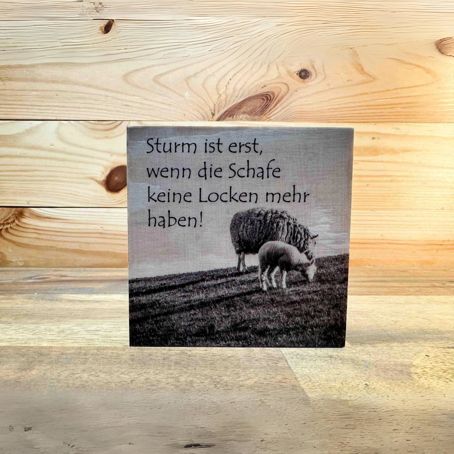 Holzbild "Sturm ist erst, wenn die Schafe keine Locken mehr haben" - 10x10 cm